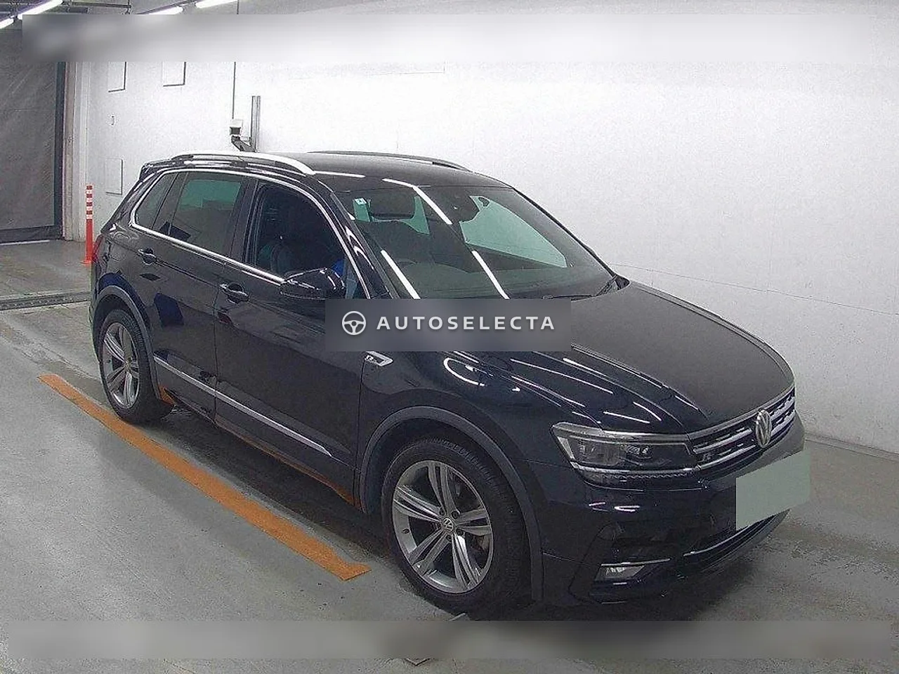 Volkswagen Tiguan 2018, photo 1 of 6
