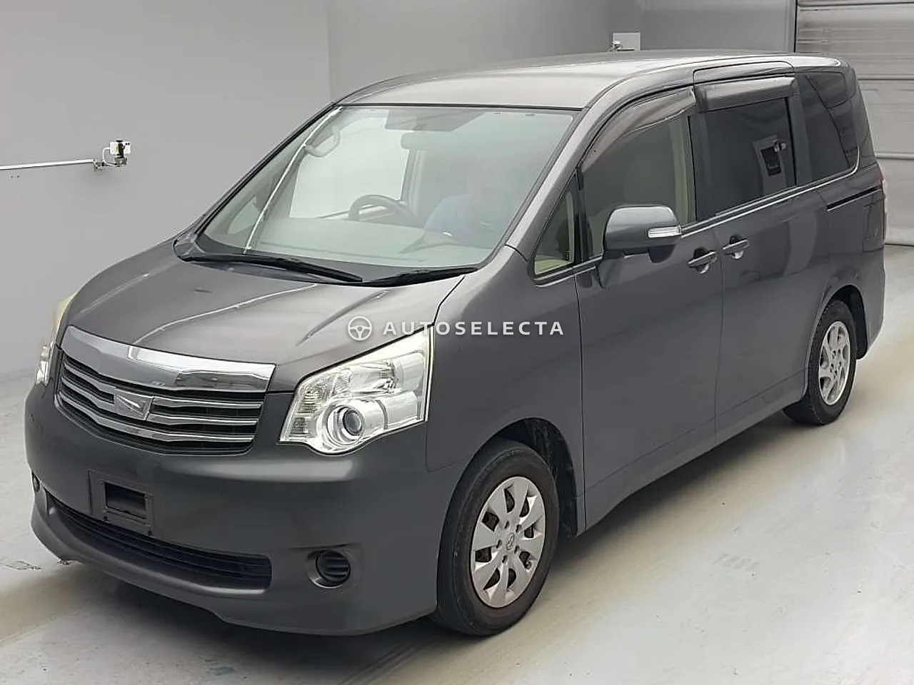 Toyota Noah 2013, photo 1 of 1