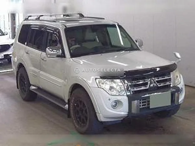 Mitsubishi Pajero 2013, auction grade 3.5
