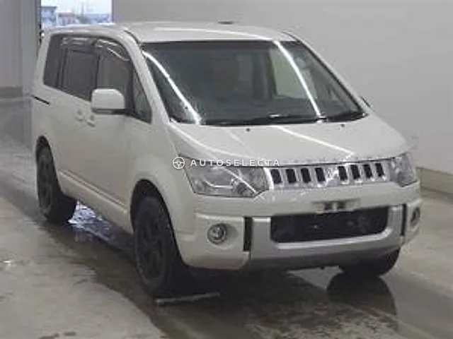 Mitsubishi Delica D:5 2013, auction grade 3.5