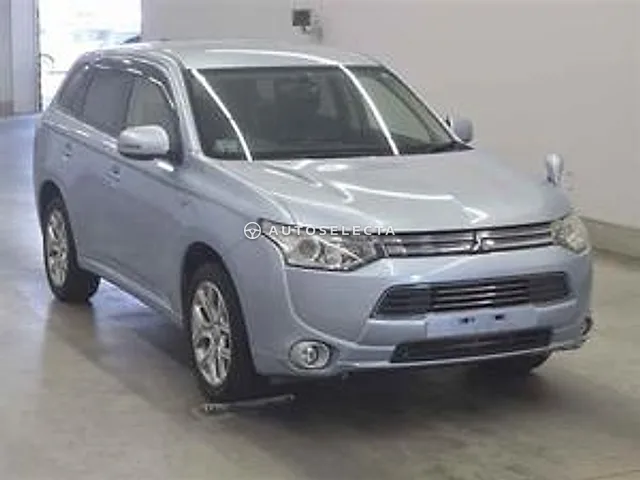 Mitsubishi Outlander PHEV 2014, auction grade 3.5