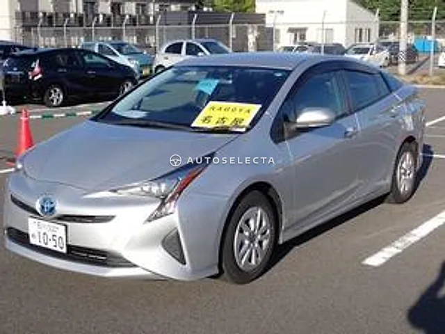 Toyota Prius 2017, auction grade 3.5