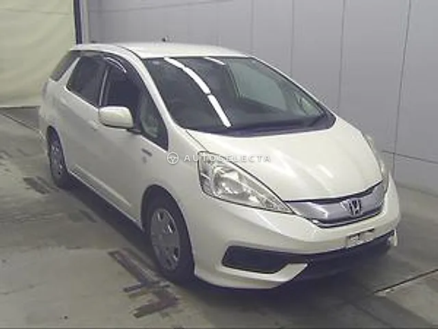 Honda Fit Shuttle 2013, auction grade 3.5