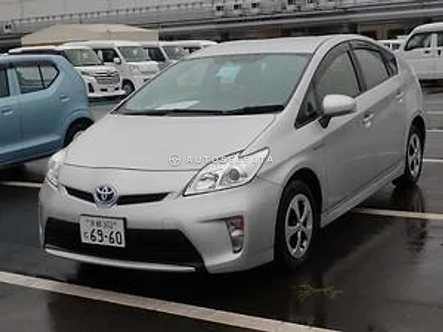 Toyota Prius 2015, auction grade 3.5