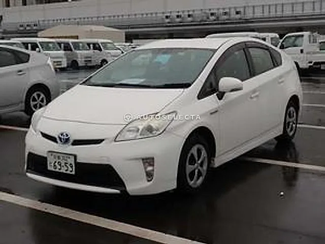 Toyota Prius 2015, auction grade 3.5