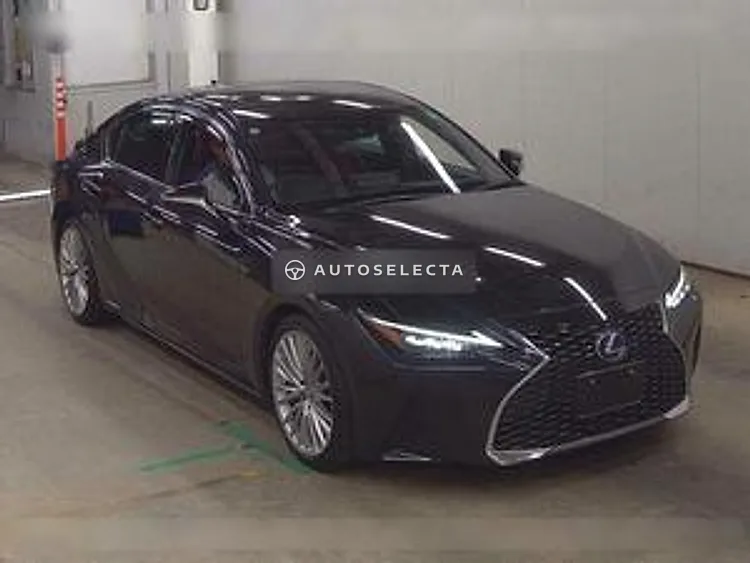 Lexus IS 2021, photo 1 of 6