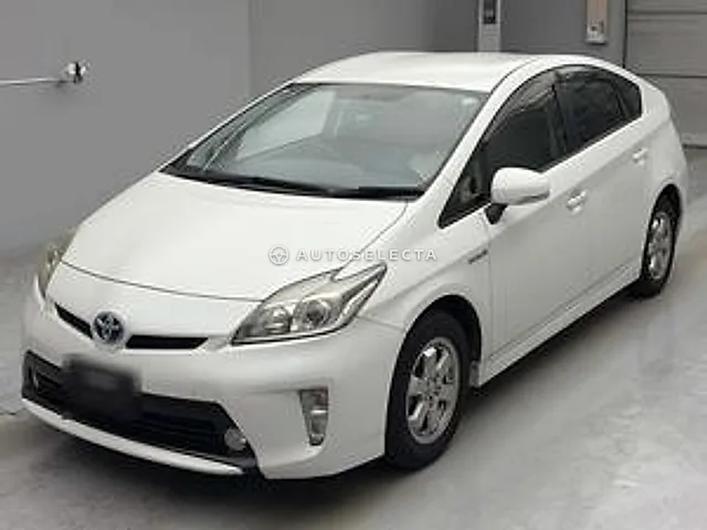 Toyota Prius 2015, auction grade 3.5