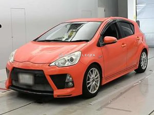 Toyota Aqua 2013, auction grade R