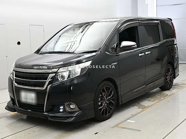 Toyota Esquire 2017, auction grade 4