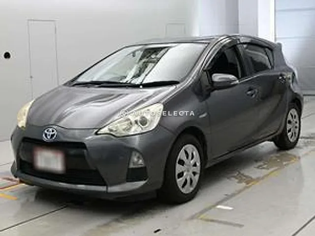 Toyota Aqua 2014, auction grade 3.5