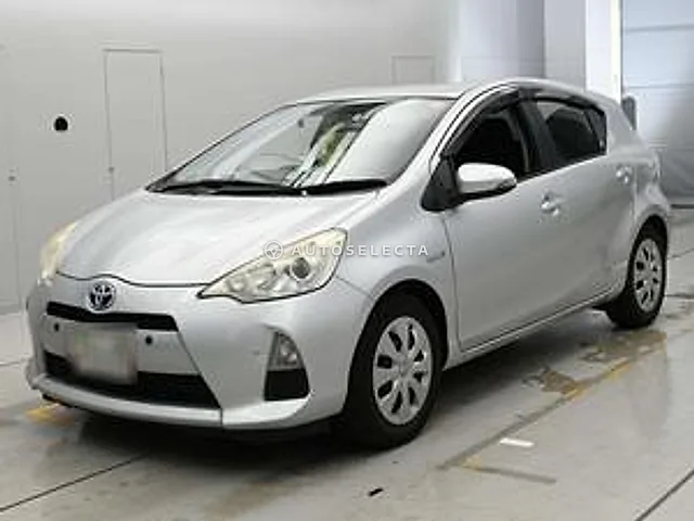 Toyota Aqua 2013, auction grade 3