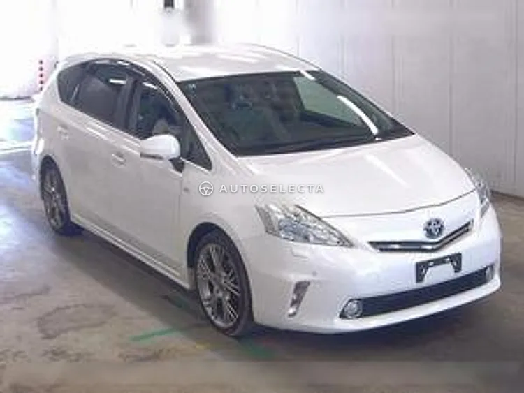 Toyota Prius Alpha 2012, photo 1 of 1