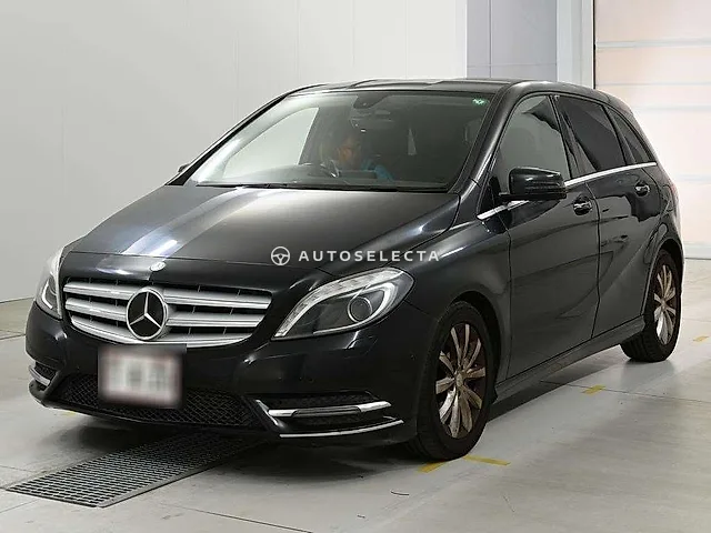 Mercedes-Benz B-Class 2013, auction grade 3.5