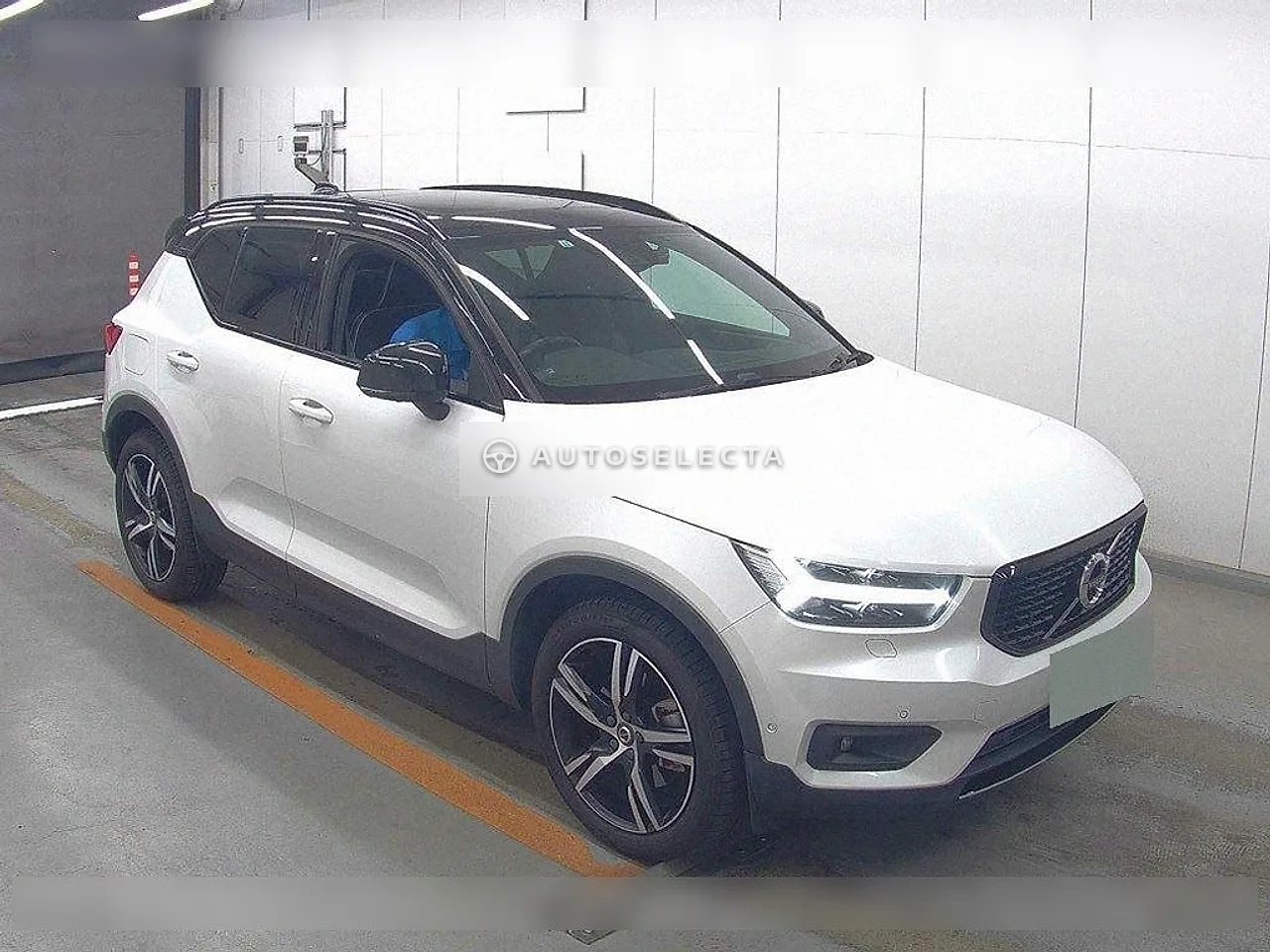 Volvo XC40 2019, photo 1 of 6
