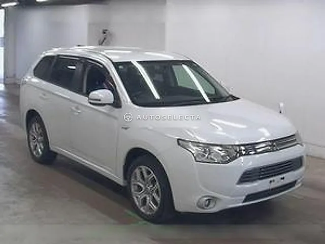Mitsubishi Outlander PHEV 2013, auction grade R