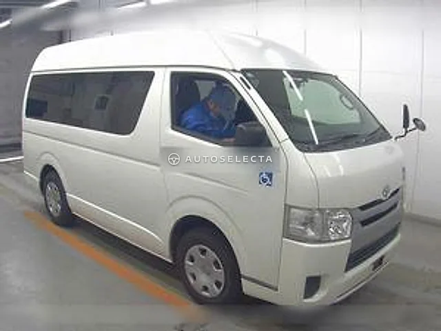 Toyota Hiace Van 2017, auction grade 3.5