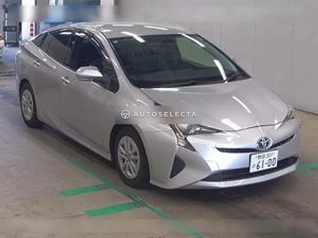 Toyota Prius 2017, auction grade 3.5