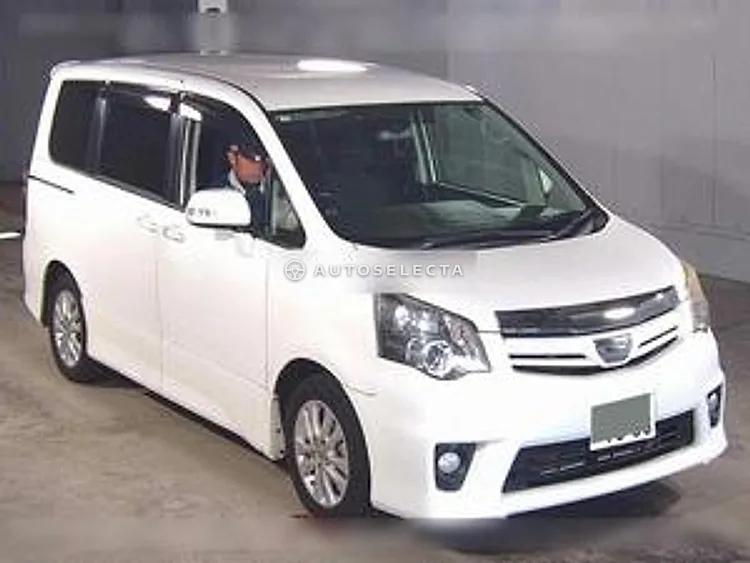 Toyota Noah 2013, photo 1 of 1