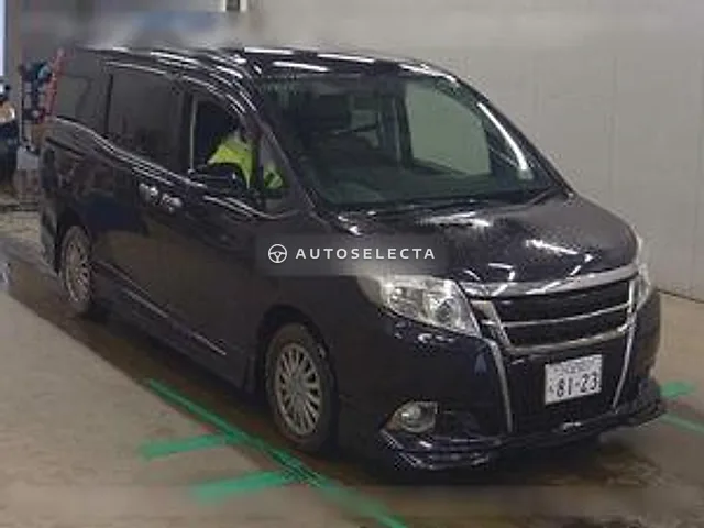 Toyota Esquire 2015, auction grade 3.5