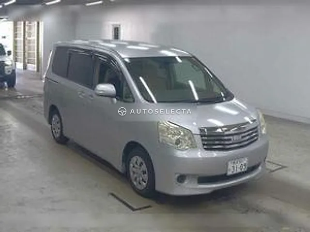 Toyota Noah 2012, auction grade R
