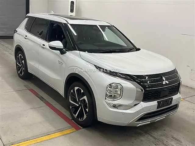 Mitsubishi Outlander PHEV 2023, auction grade 4