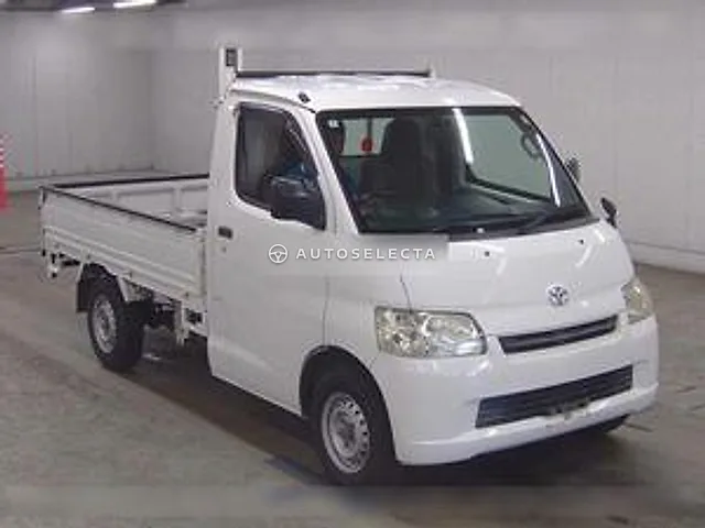 Toyota LiteAce Truck 2016, auction grade 3.5