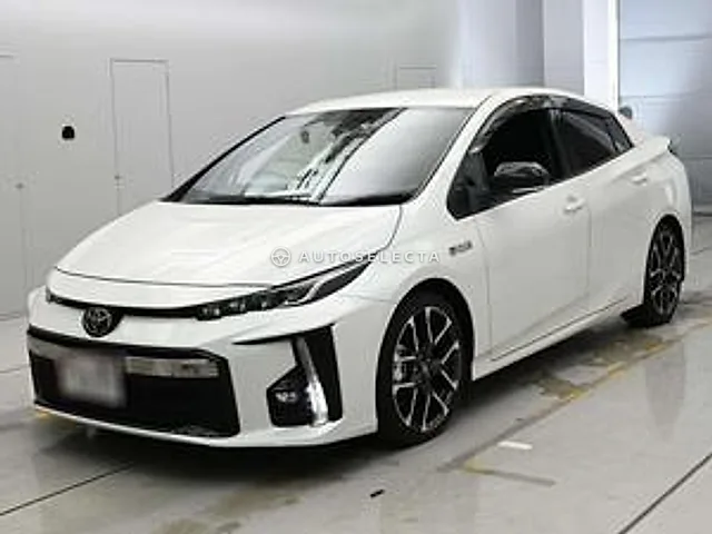 Toyota Prius PHV GR Sport 2018, auction grade 4.5