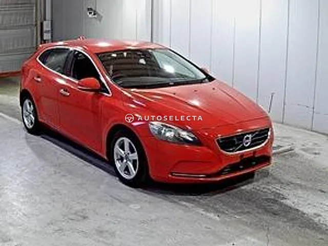 Volvo V40 2013, auction grade 4