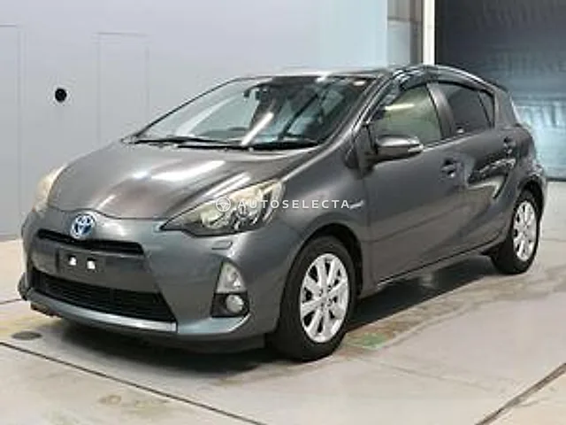 Toyota Aqua 2014, auction grade 4