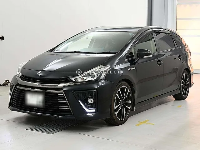 Toyota Prius Alpha 2017, auction grade 4