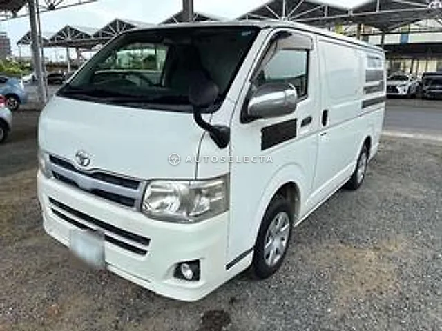 Toyota Hiace Van 2012, auction grade 3.5