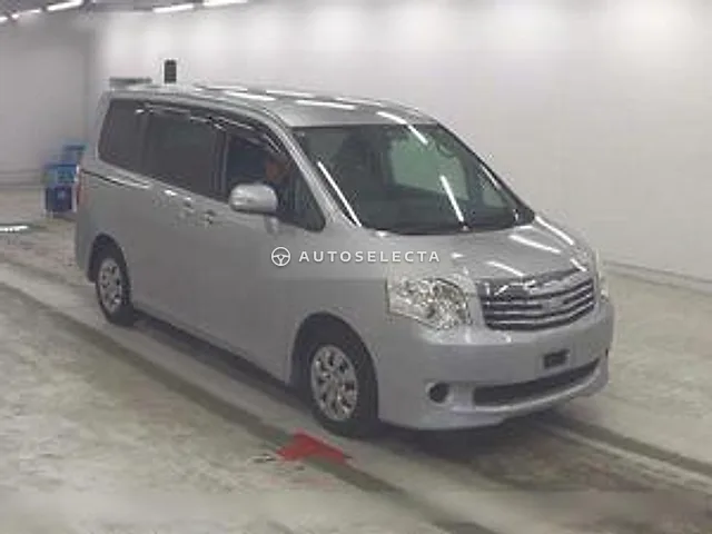 Toyota Noah 2010