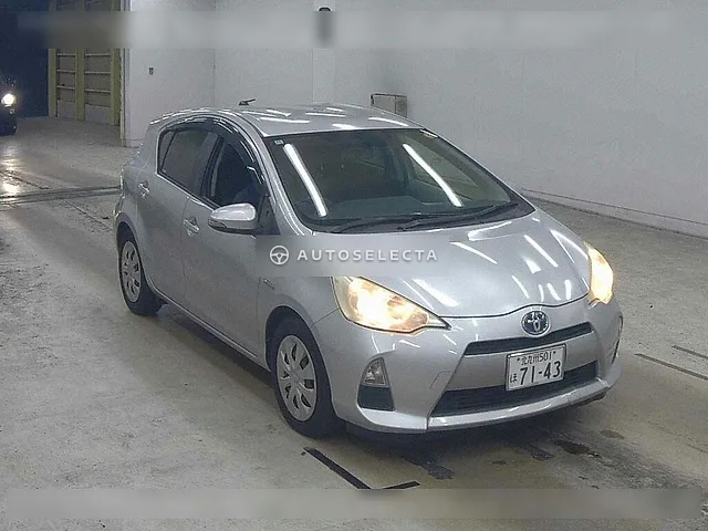 Toyota Aqua 2012, auction grade 3.5