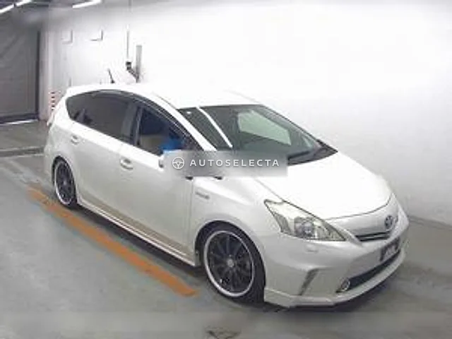 Toyota Prius Alpha 2012, auction grade R