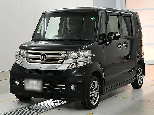 Honda N-BOX Custom 2015, auction grade 3.5