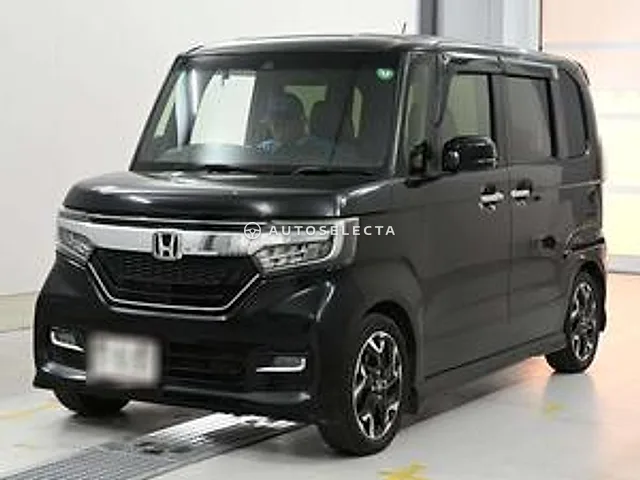 Honda N-BOX Custom 2017, auction grade 3