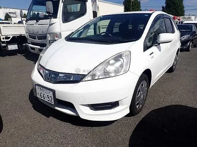 Honda Fit Shuttle Hybrid 2013, auction grade 4