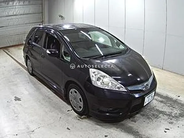 Honda Fit Shuttle Hybrid 2012, auction grade 3.5
