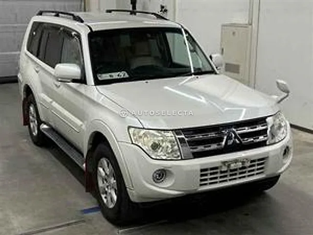 Mitsubishi Pajero 2012, auction grade 3.5