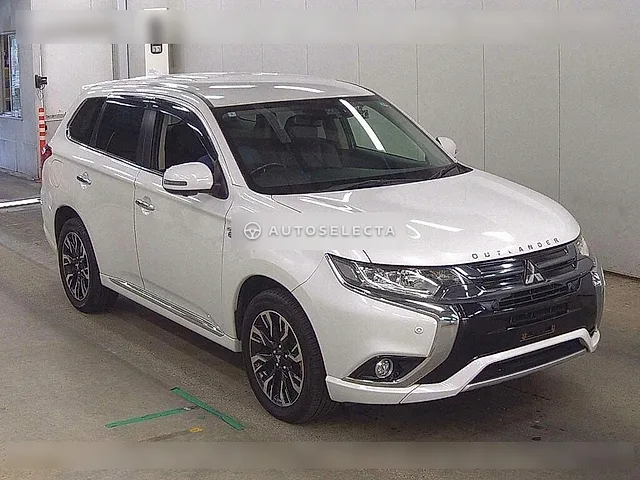 Mitsubishi Outlander PHEV 2018, auction grade 3.5