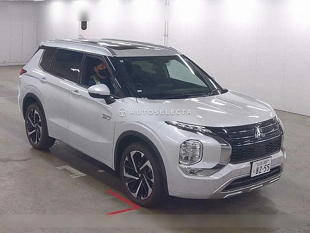 Mitsubishi Outlander PHEV 2022, auction grade 4.5