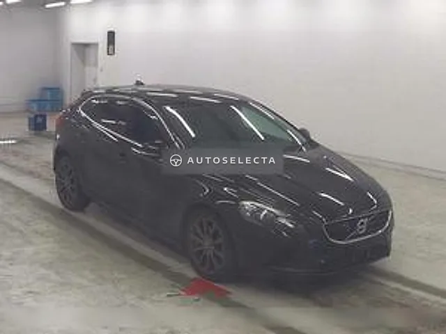 Volvo V40 2015, auction grade 4