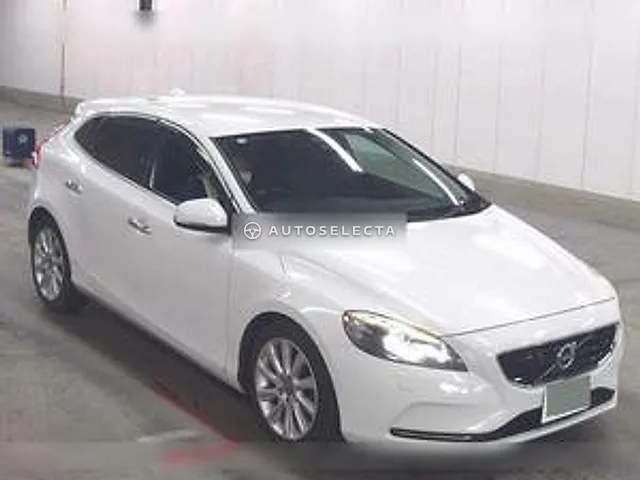 Volvo V40 2013, auction grade 4
