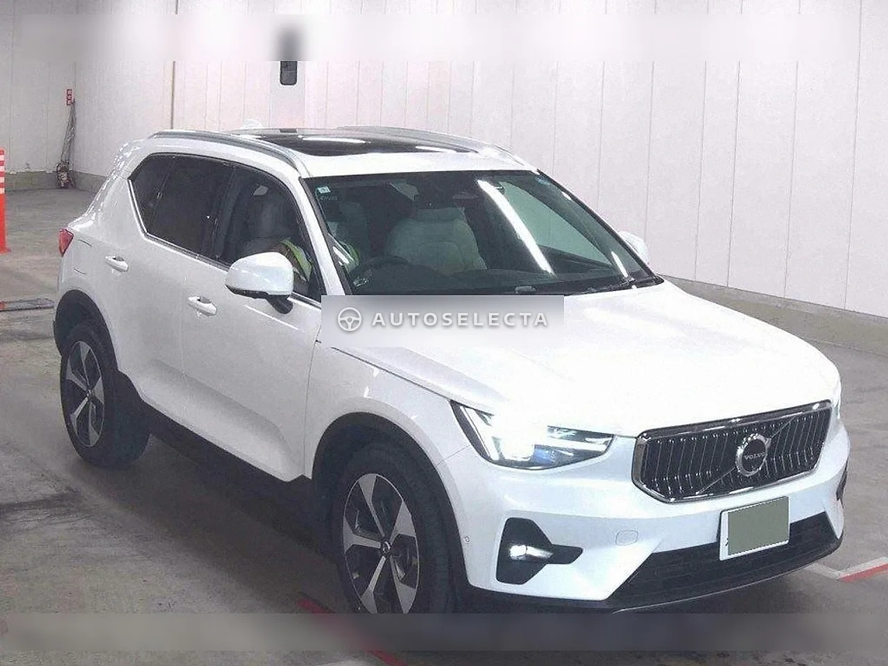 Volvo XC40 2024, photo 1 of 6