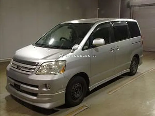 Toyota Noah 2005, auction grade 3