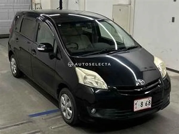 Toyota Passo Sette 2010, photo 1 of 1