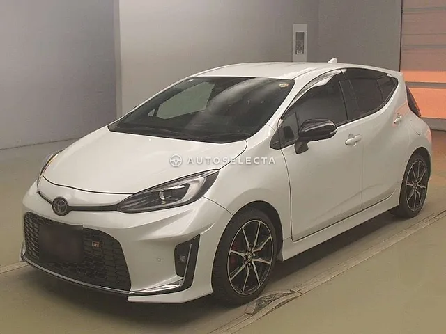 Toyota Aqua GR Sport 2023, auction grade 4.5