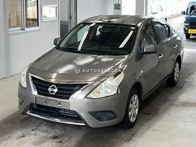 Nissan Tiida Latio 2015, auction grade 3.5