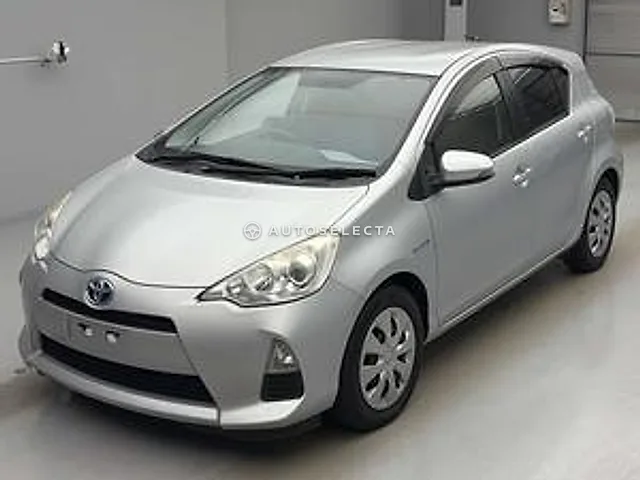 Toyota Aqua 2013, auction grade 4