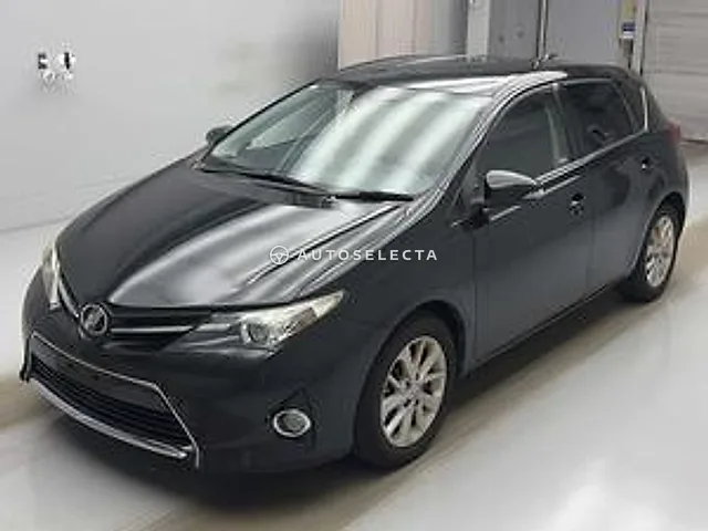 Toyota Auris 2013, auction grade R